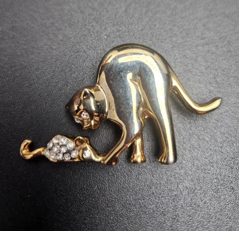 Gold Tone Cat and Mouse Brooch