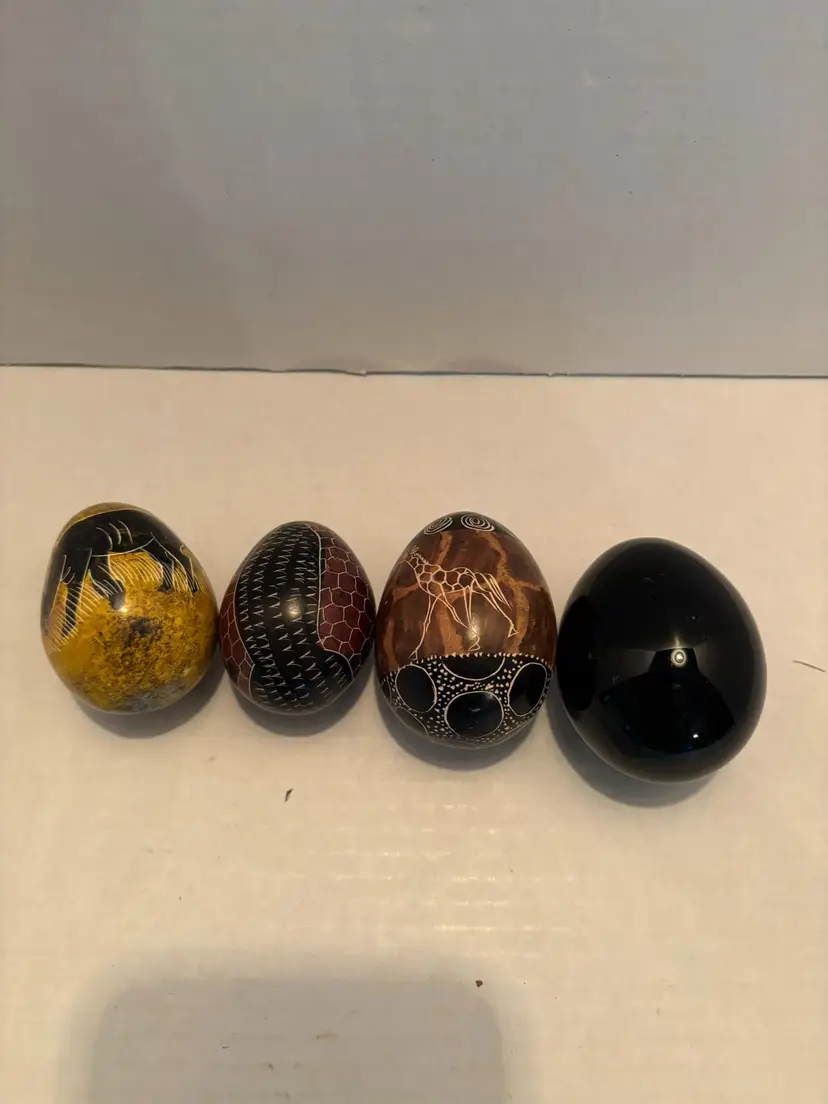 Vintage Set of 4 African Soapstone Hand painted Eggs from Kenya Rhino Giraffe