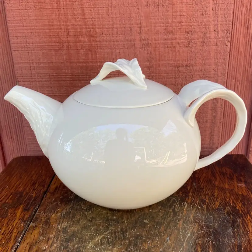Villeroy & Boch, Foglia Teapot. VITRO Porcelaine.