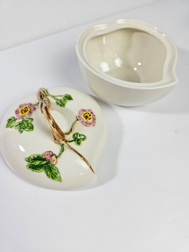 Vintage 1979Ceramic Trinket Box with Floral Lid – Handcrafted Raised Design