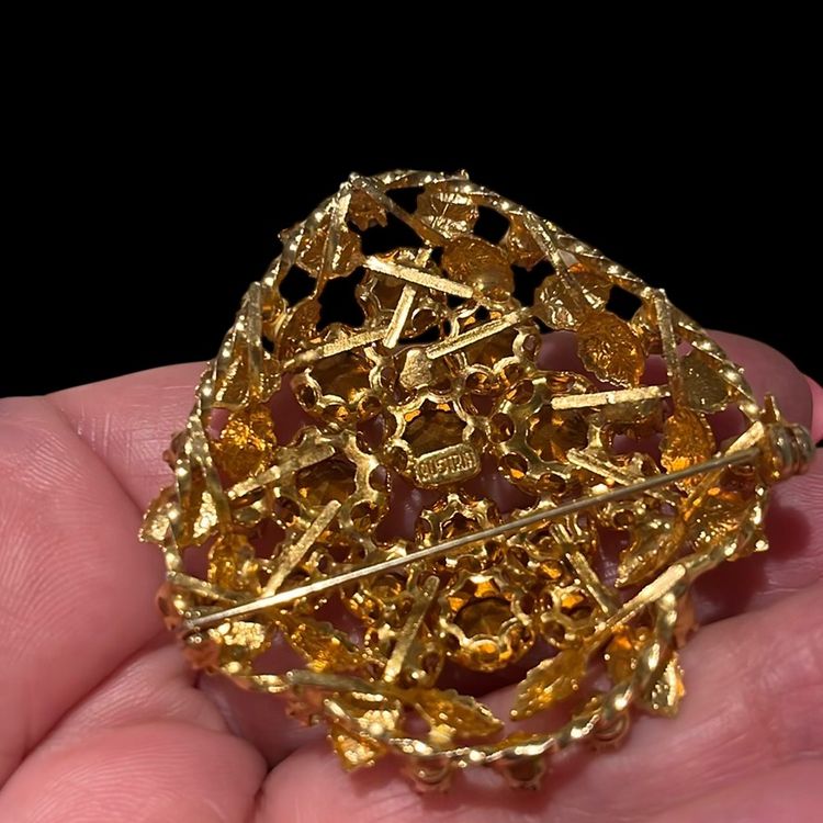 50. Gorgeous Vintage mid Century Signed Austrian Brooch beautiful stones enamel Each individual prong set in gold tone 1950s-60s