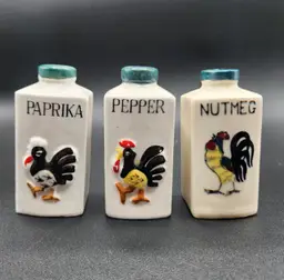 Rooster Spice Shakers