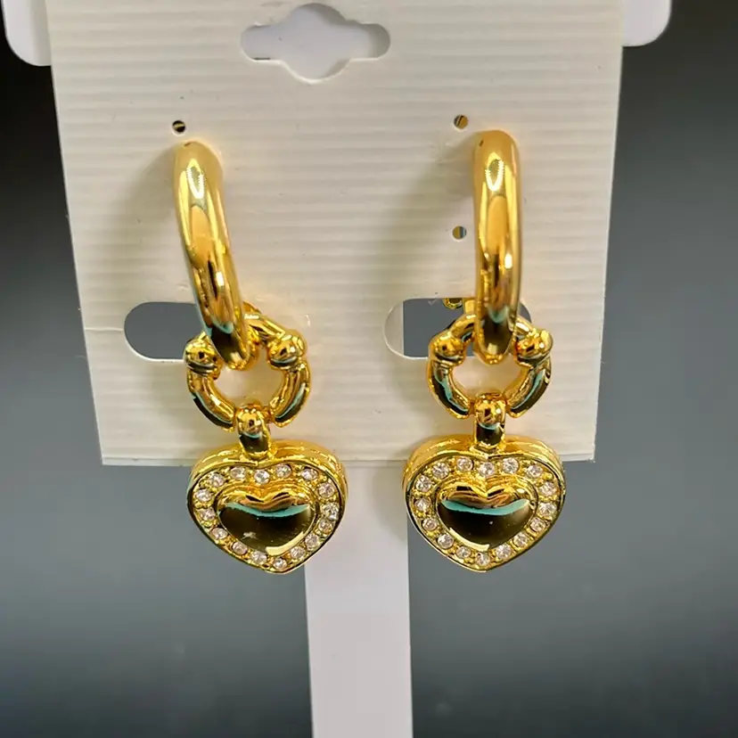 Beautiful Gold Tone, Dangle Rhinestone Heart Earrings 1 1/2” Long