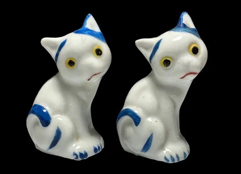Vintage White & Blue Sad Kitty Cats With Yellow Eyes Salt & Pepper Shaker Set