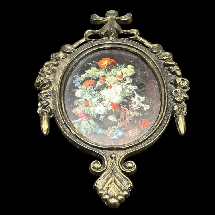 #262A Vintage Ornate Metal Oval Picture Frame Made In Italy MCM Rococo 
Floral With Black Background, Victorian