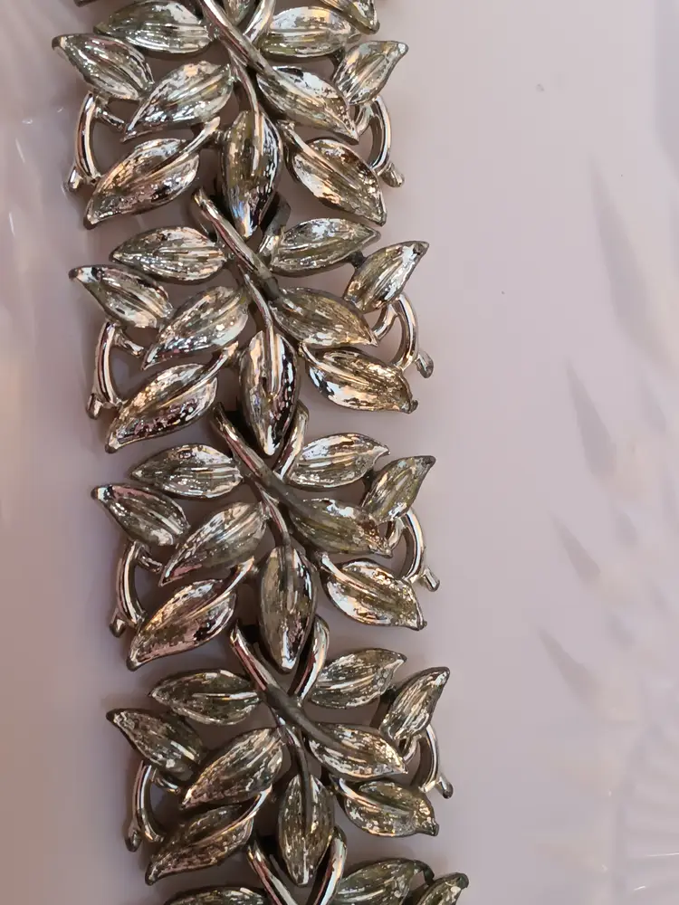 Vintage CORO Pegasus Silver-tone Leaf Motif Hinged Bracelet