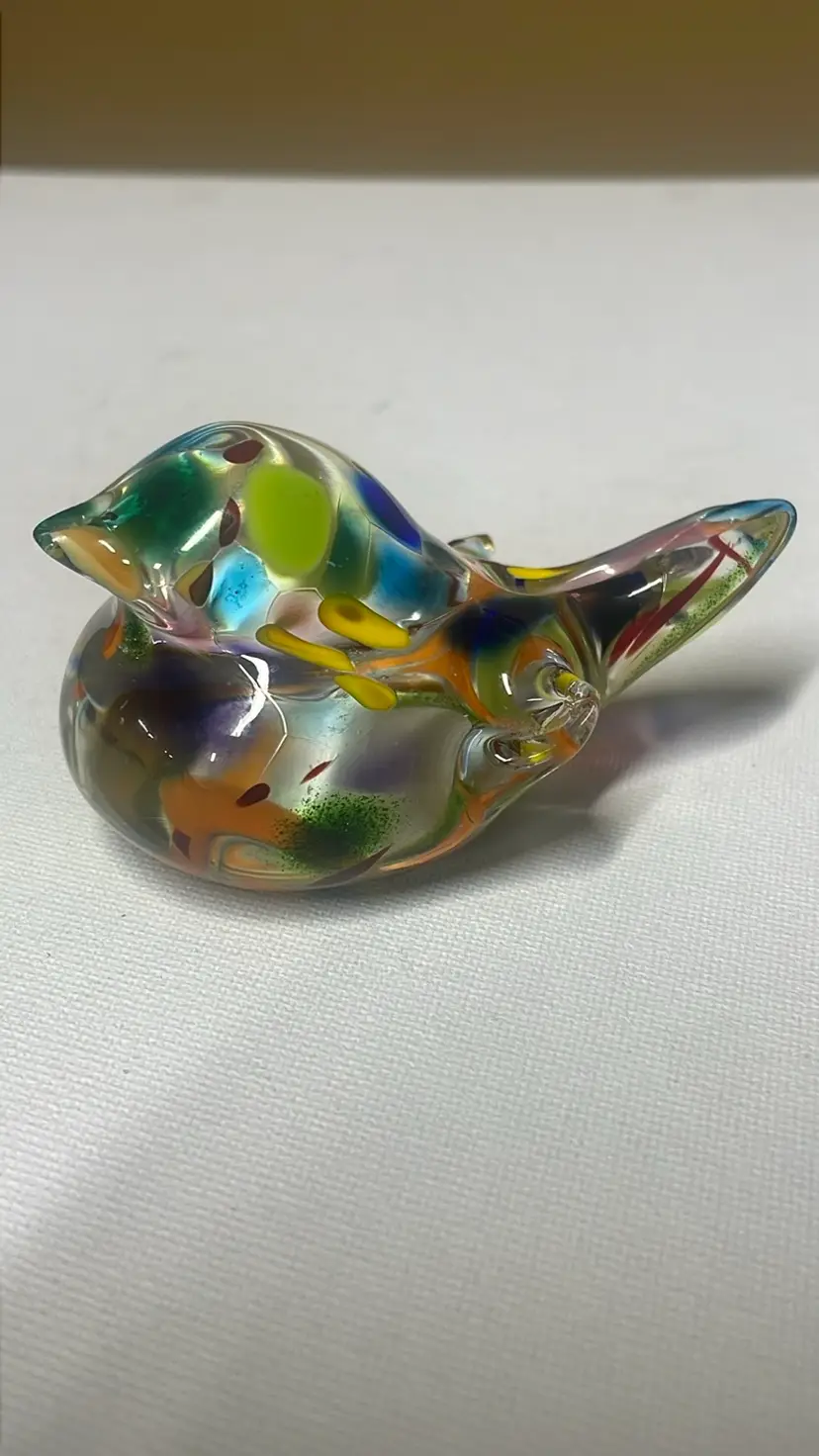 JAMES HAYES HAND BLOWN ART GLASS BIRD BEAUTIFUL COLORS
Signed