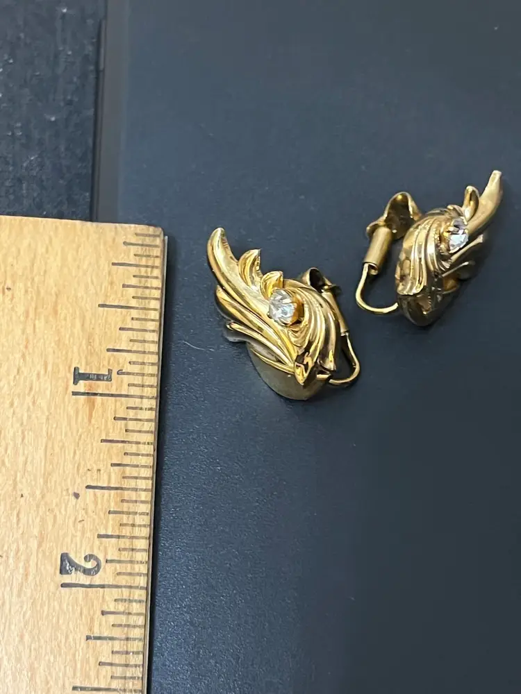 66) Vintage Goldtone Leaf Clear Rhinestone GRA-LOK Pat