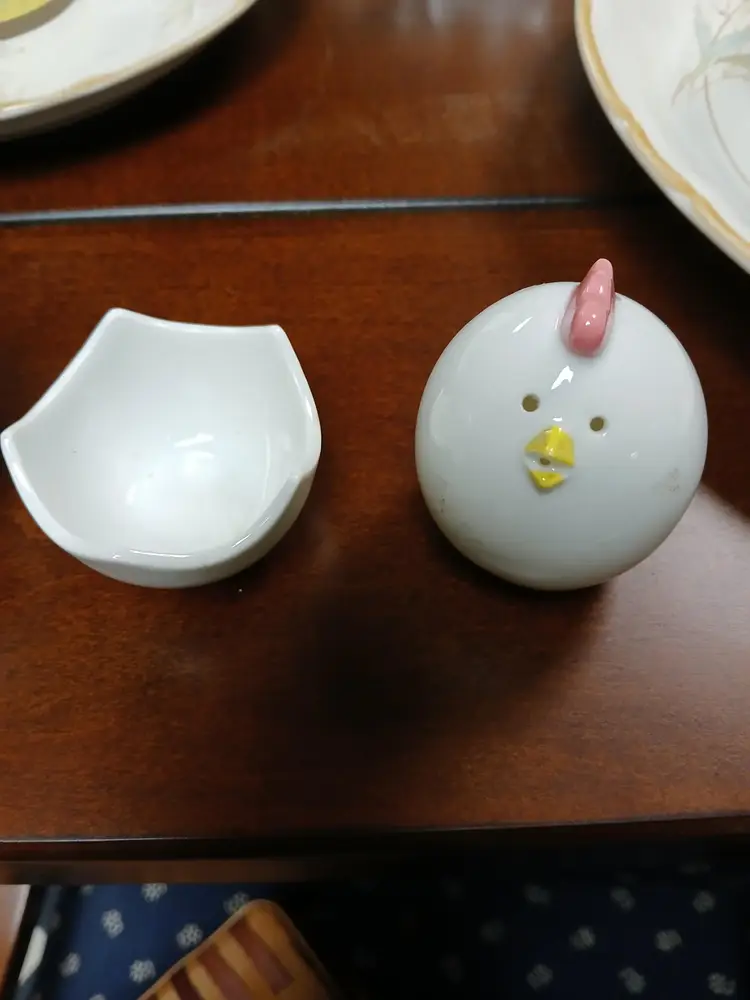 Rooster And Hen Salt And Pepper Shakers