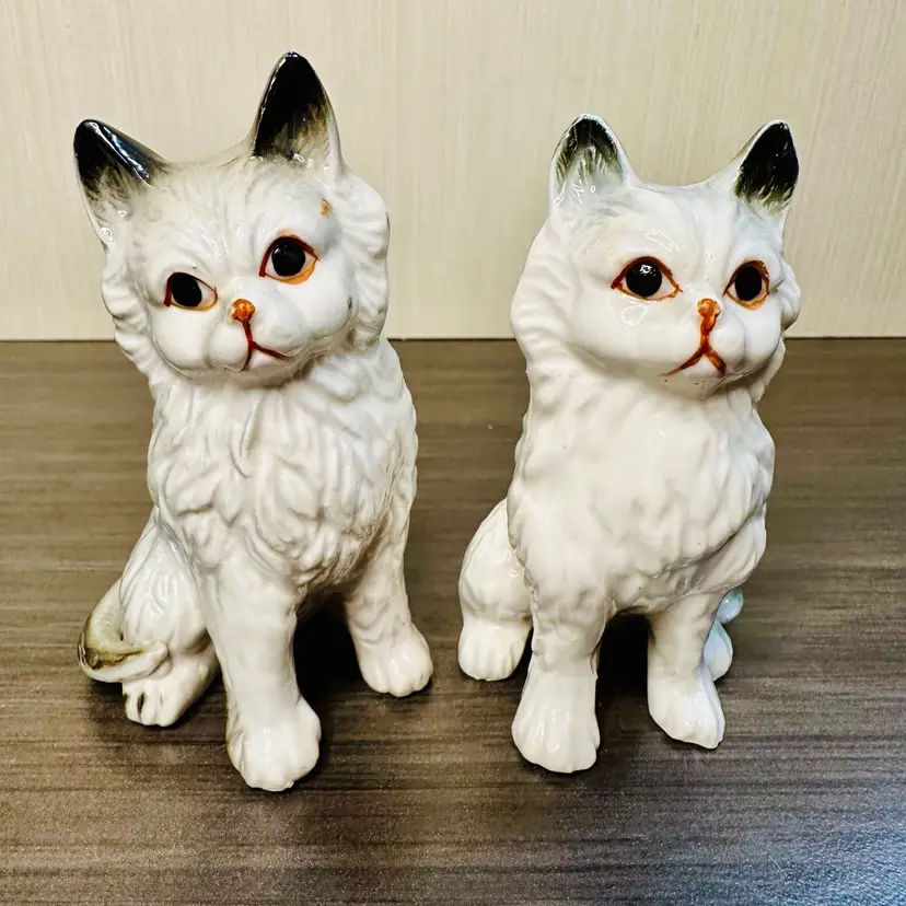 A Pair of Vintage Cat Kitty Feline Kitten White and Gray Ceramic Handpainted Figurines