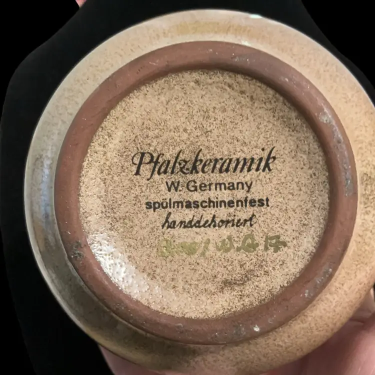 Vintage Pfalzketamik Ganseblumchen ( DAISY) Stoneware Small Cleamer. Hand Painted White Daisies !! Produced In West Germany.