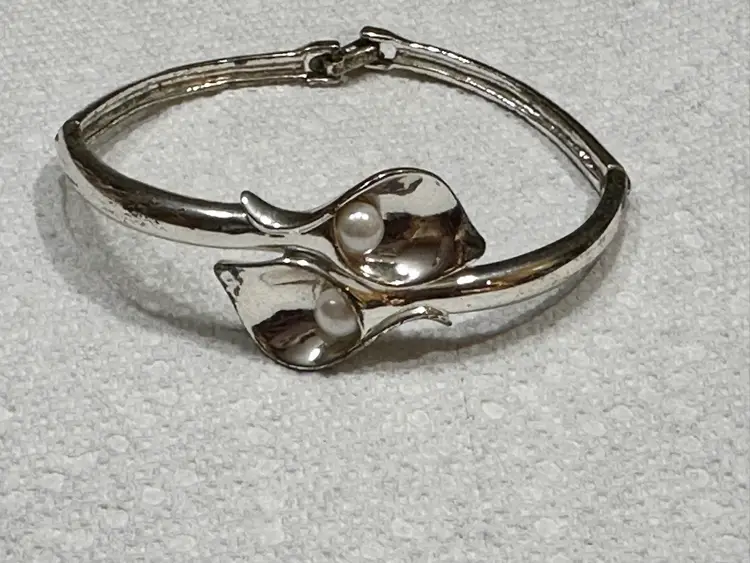 Vintage Silver Tone Avon Calla Lily With Faux Pearls Cuff Bangle