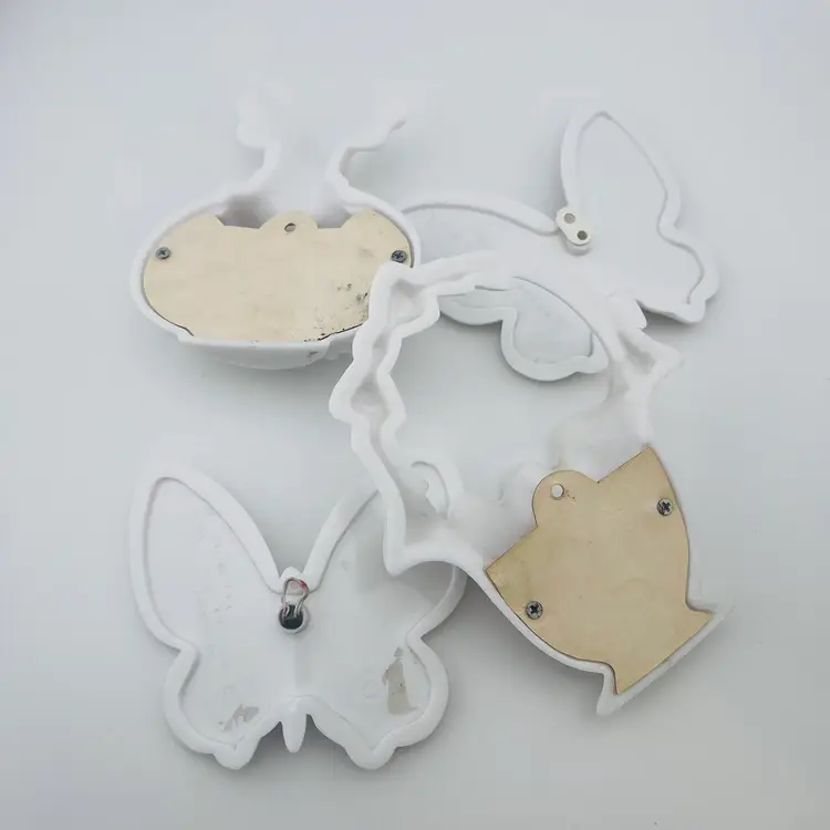 Vintage Burwood White Plastic Wall Hangers Set Of 4 5-6”