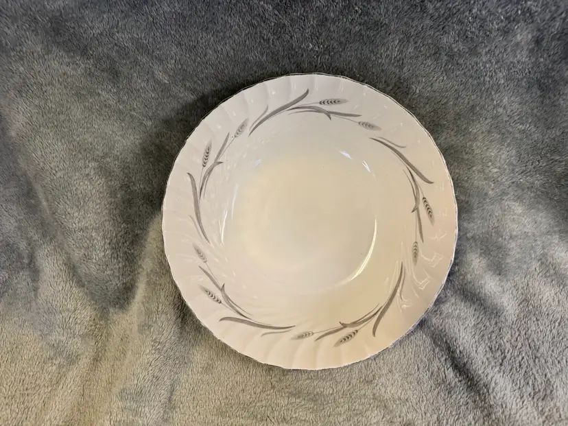 Vintage Harmony House Cynthia Serving Salad Fruit Pasta Bowl White 9” Wheat EUC