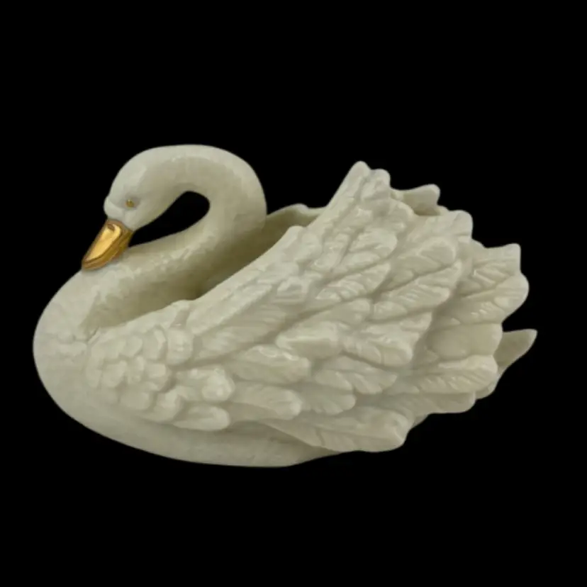 Vintage Lennox Gold Club Swan Figurine