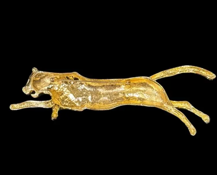 VINTAGE LONG DESIGNER GOLD TONE JAGUAR RHINESTONE PIN BROOCH 6”