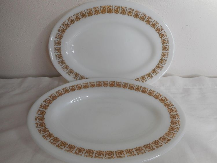 Vintage Pyrex 2 9.5" Platters restaurant ware PYR50 brown flowers and scrolls