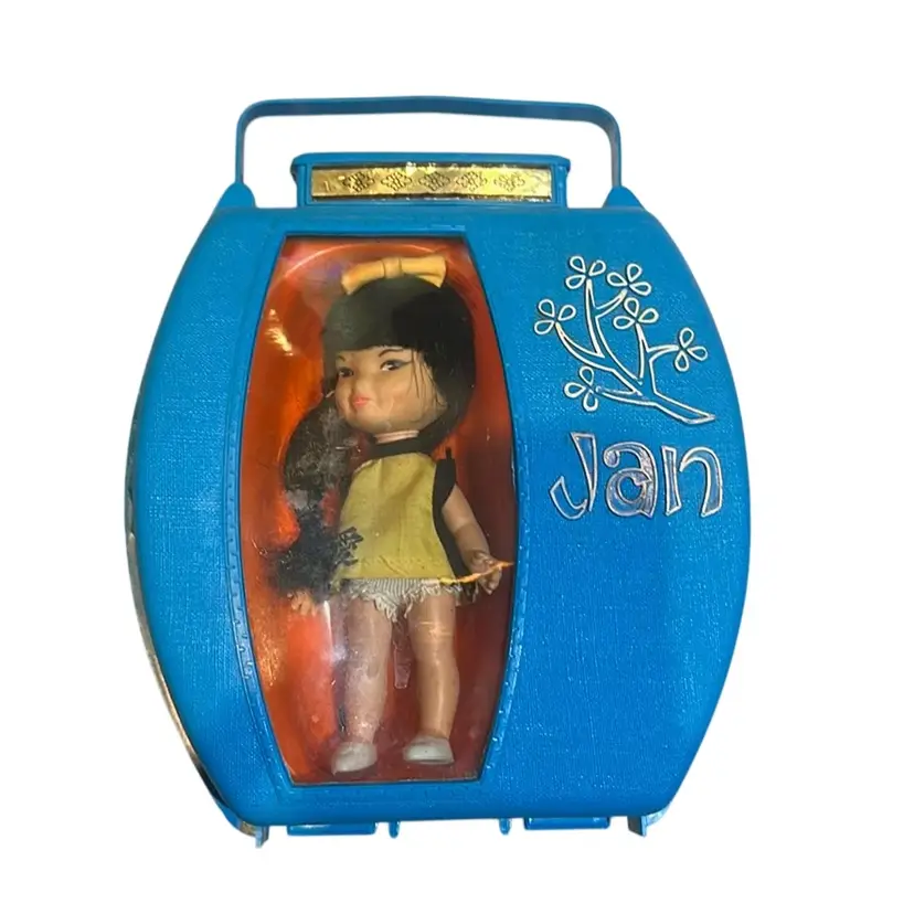 VINTAGE REMCO "JAN" DOLL IN CARRY CASE 1960s With Some Clothes