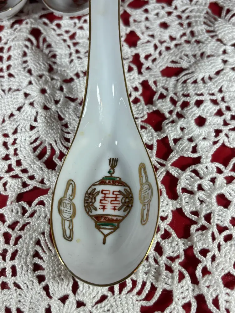 Vintage Set Of 4 Porcelain Chinese Soup Spoons