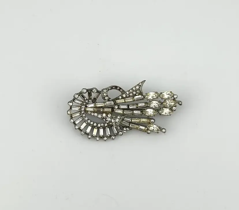 Vintage Silver Tone Rhinestone Brooch 2.5βx 1.25β