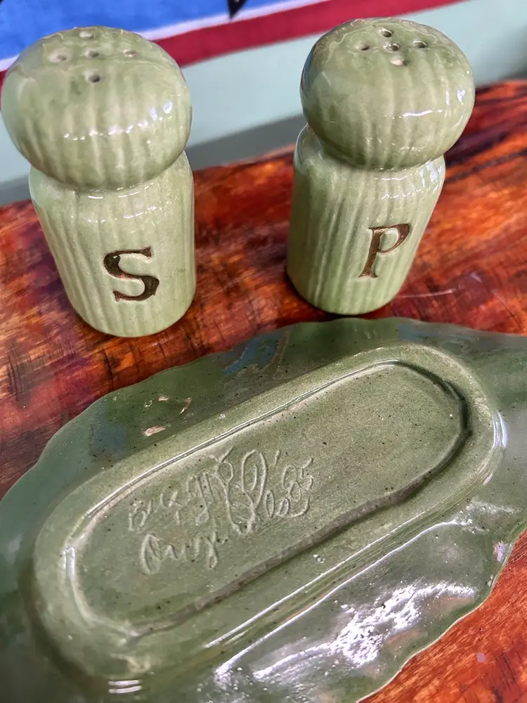 Peas In A POD Salt & Pepper Shakers Pottery