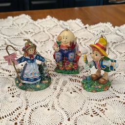 Whimsical and charming set of 3 nursery rhyme ornaments features classic nursery rhymes and characters from the Mother Goose collection. The ornaments are designed as shelf setters Or hanging ornaments, adding a decorative touch to any nursery or child's decor Or your Christmas Tree