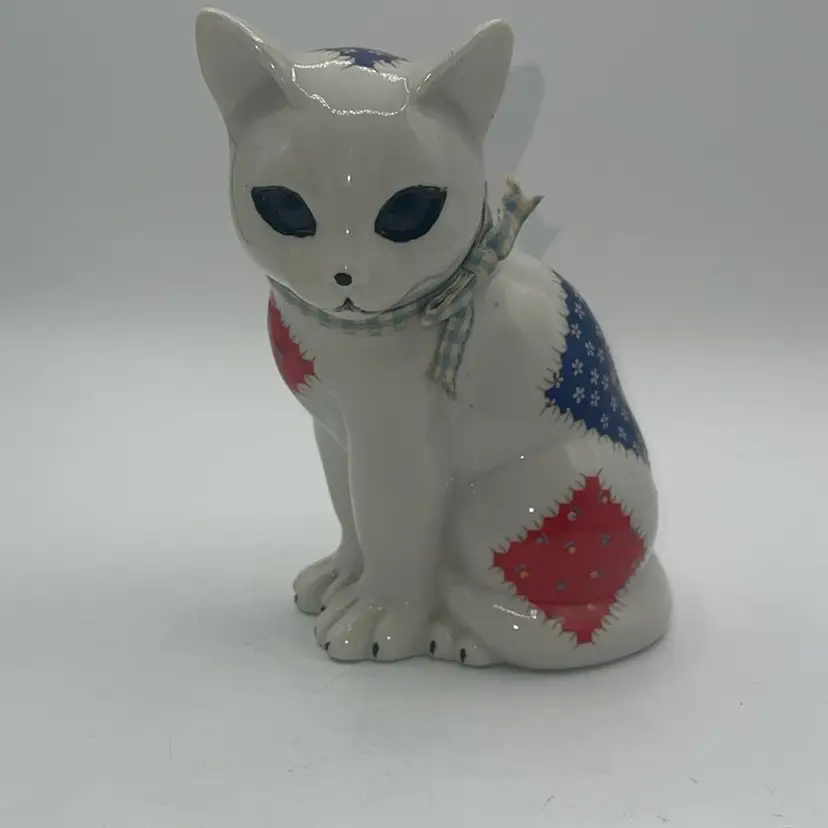 Vintage Japanese Ceramic Sitting Kitty Cat Figurine White Patchwork 6.5"