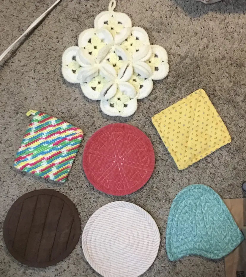 Lot of 7 vintage '80s potholders, all handmade, 2 crocheted, 5 quilted