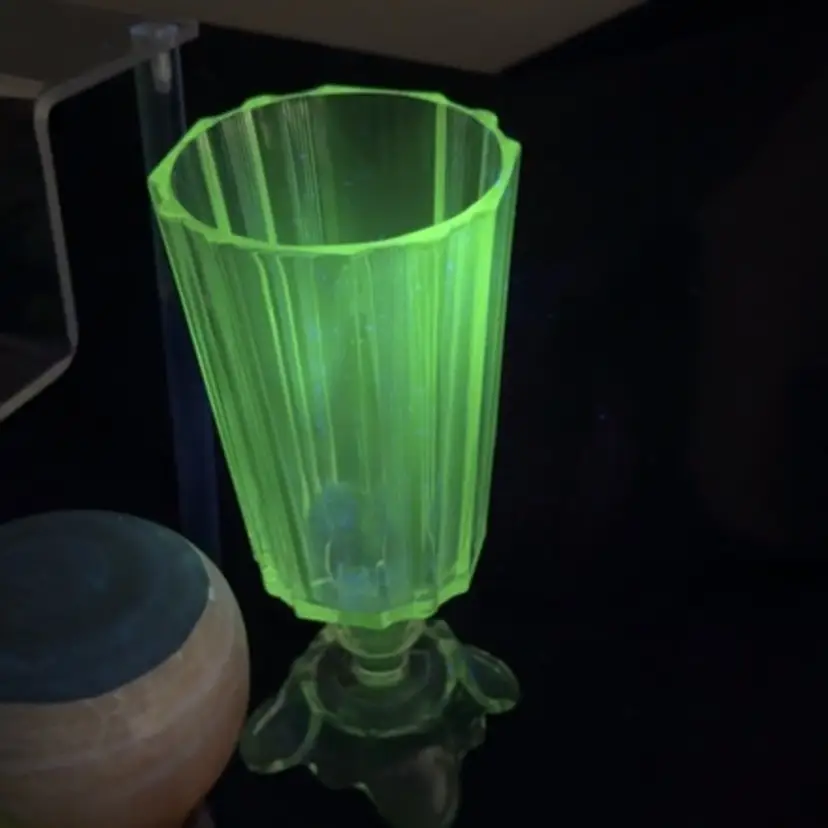 Glowy Clear Glad Vase