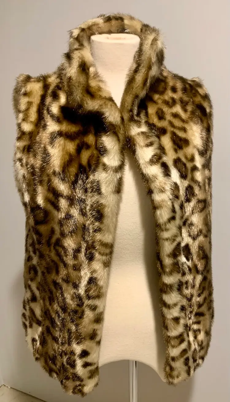 Fun Print!! Friend & Faux by Dana Stein: Leopard print Faux Fur Vest. Size Medium