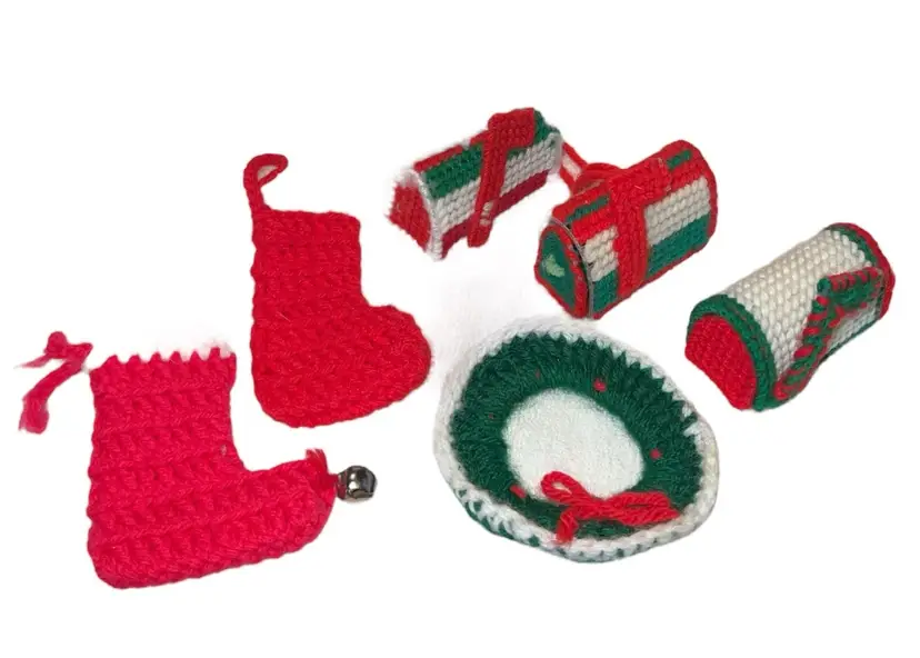 6 Handmade Ornaments Crocheted Wreath 3 Mailboxes & Stocking 1983-1984