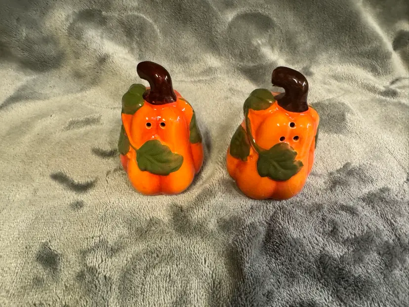Vintage Ceramic Thanksgiving Halloween Tall Pumpkin Salt & Pepper Shakers 3”