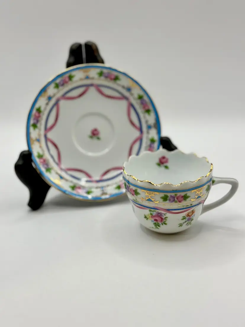 Vintage Scalloped Edge Tea Cup & Saucer Set, Floral Motif with Gold Accents, Fine Bone China, Unbranded, Made In China