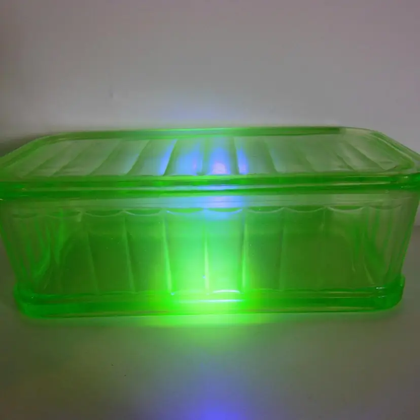 Vintage Anchor Hocking Paneled URANIUM GREEN GLASS Refrigerator Dish With Lid!