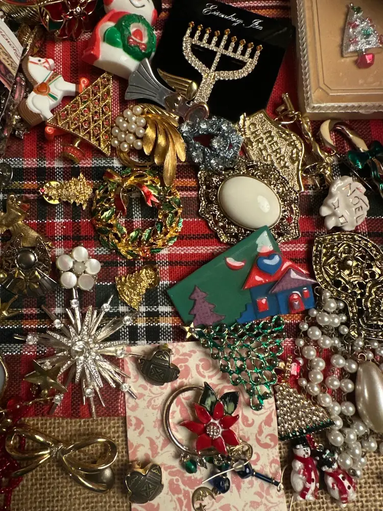 Christmas Jewelry & Decor!