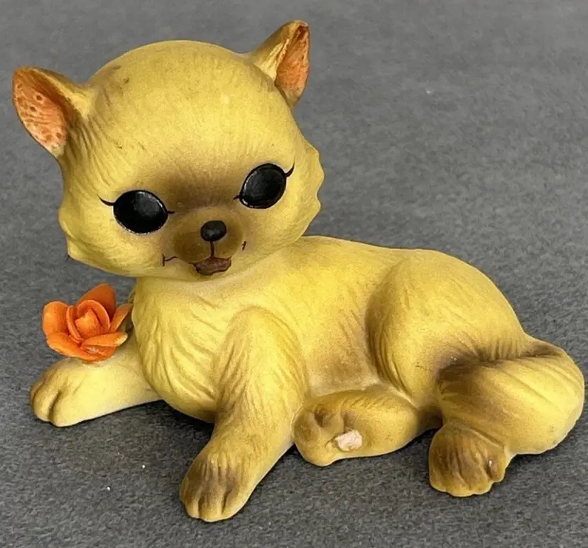Vintage George Good Yellow
Tan Cat Kitten Figurine with Orange Flower 2.25" Tall