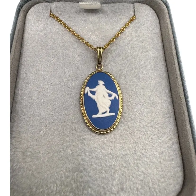 BNiB Wedgwood 1978 Oval Blue Jasperware Cameo Pendant Top Charm Gold Tone Color Accessory