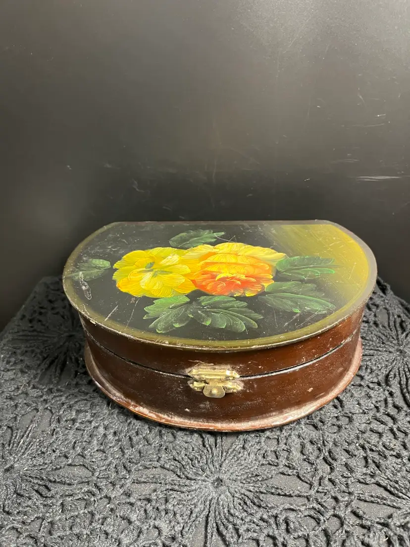 #01 Floral Hand Painted Tole Dresser Box. Has a Unique Design. Lot 39