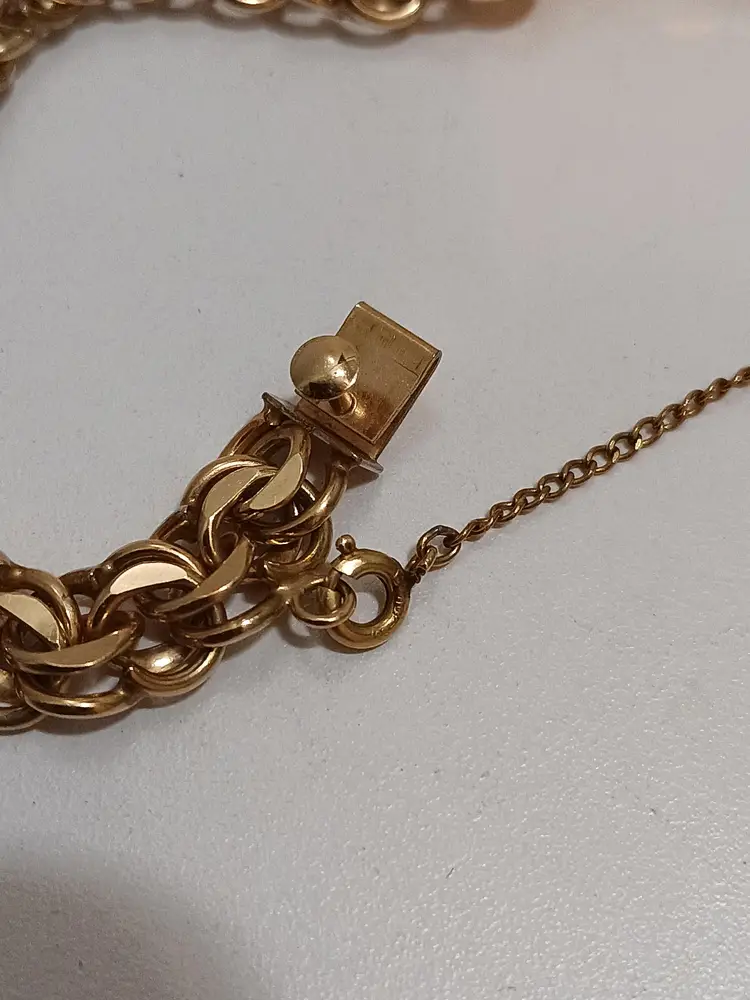 Beautiful Vintage Bracelet; 12 KT  Gold Filled With Safety Chain