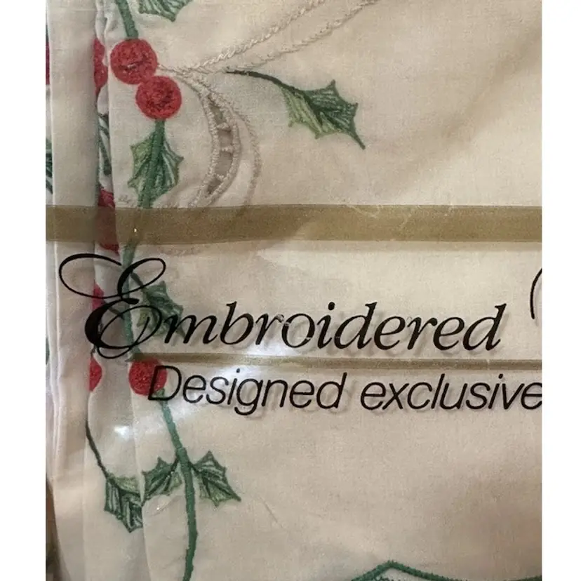 SUNWEAVE LINEN CHRISTMAS POINSETTA SCROLL 65" X 86" OVAL + 4 NAPKINS NEW