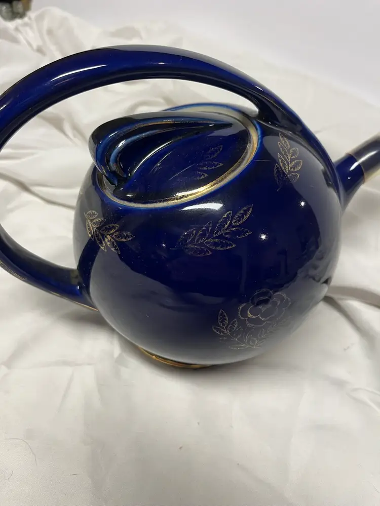 Vintage HALL China 6 Cup AIRFLOW TEAPOT #0443 Cobalt Blue Gold Leaf 1940s