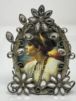 Floral Embellished Oval Photo Frame