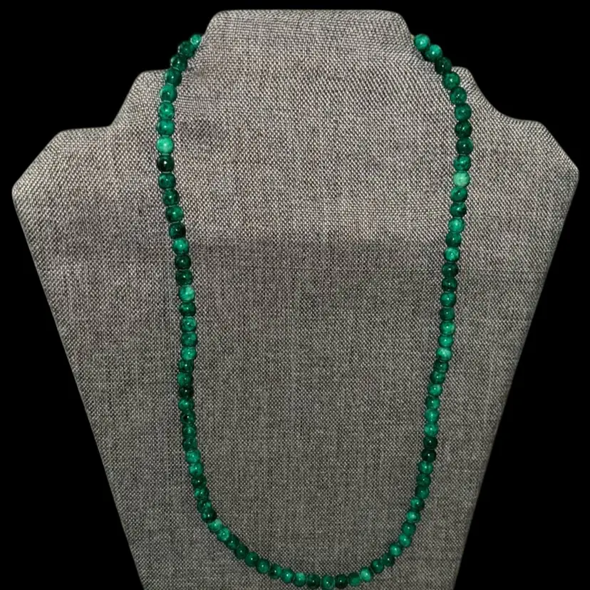 STUNNING MALACHITE NECKLACE WITH BEAUTIFUL BEADS GOLD TONE CLASP