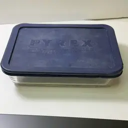 Pyrex 3 cup Covered Baking Dish