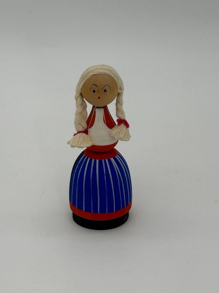 Vtg. Antique Handmade Delsbo Seedish Folk Art Wooden Doll House Doll 4" Sweden