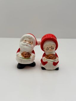 Lefton Mr. And Mrs. Claus With Dinner Salt And Pepper Shakers