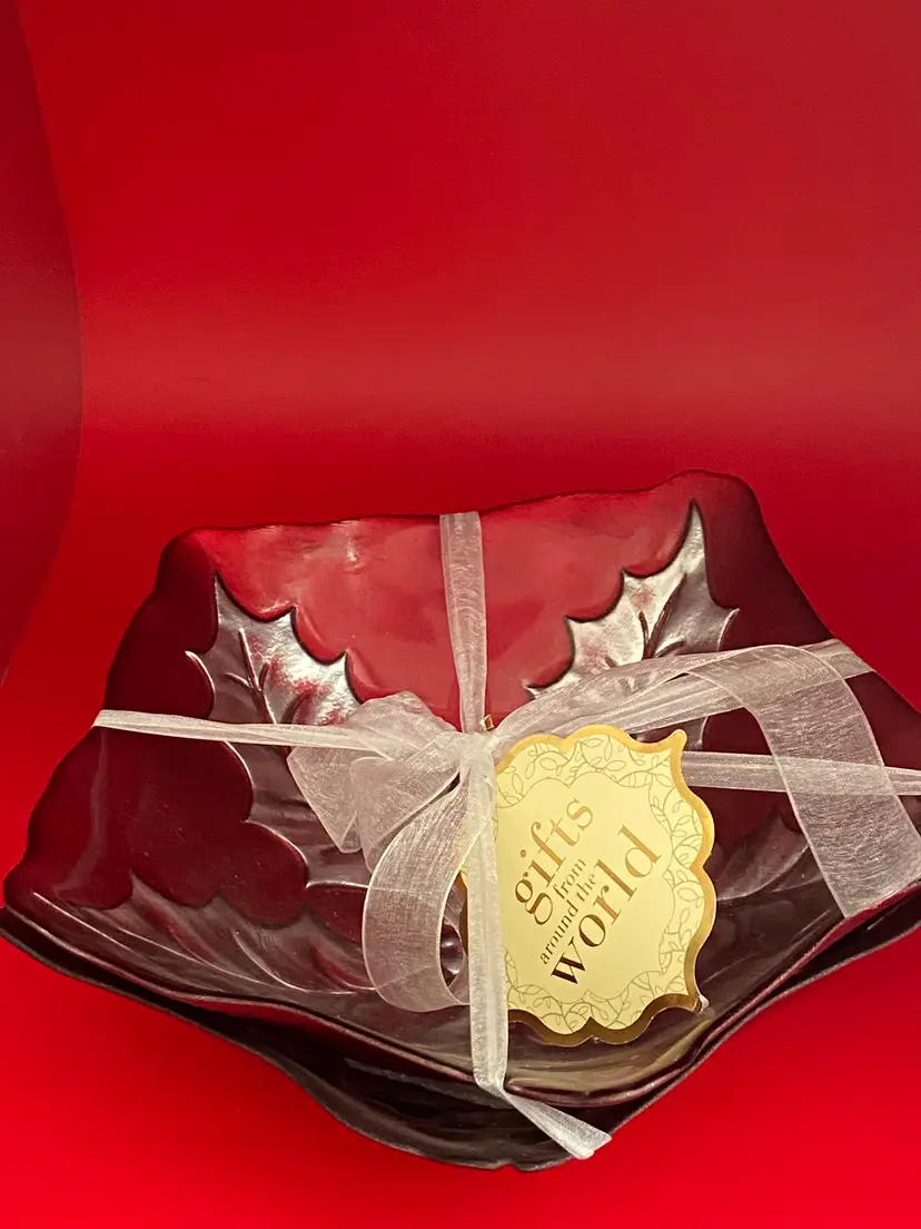 2 Glass Poinsettia Serving Bowls by Gifts From Around The World, 8" Wide