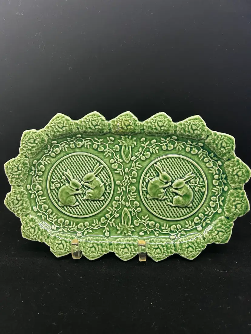 Vtg Bordallo Pinheiro Rabbit Green Scalloped Edge Sandwich Tray Platter Easter Spring Decor