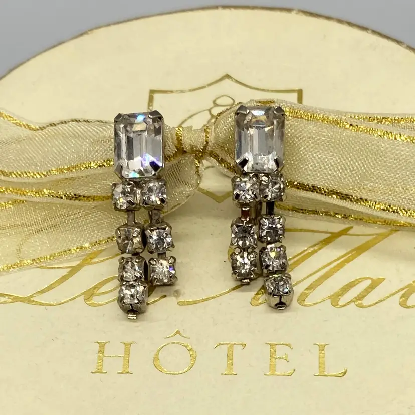 Vintage Clear Emerald Cut Rhinestone Cup Chain Dangles Screw-back Earrings Bridal Jewelry