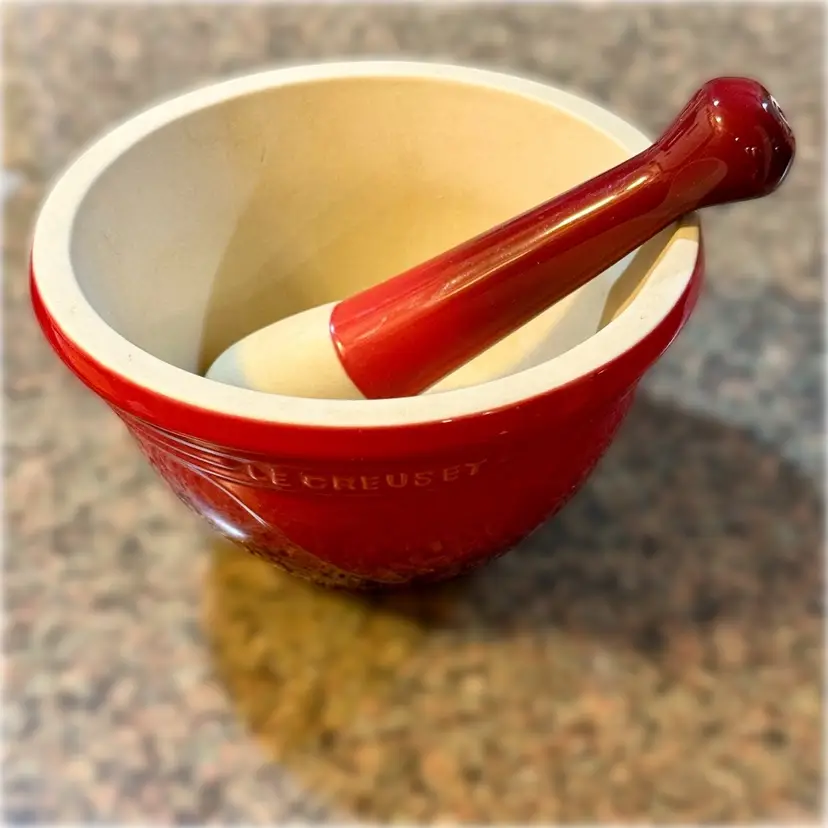 Le Creuset Cerise Ombré 20-Ounce Ceramic Mortar & Pestle